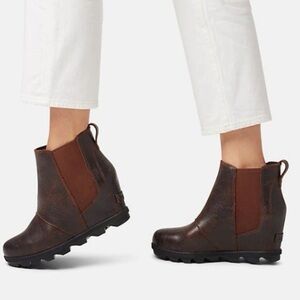 Sorel Women's Joan of Arctic Wedge II Chelsea boots brown leather waterproof 6.5